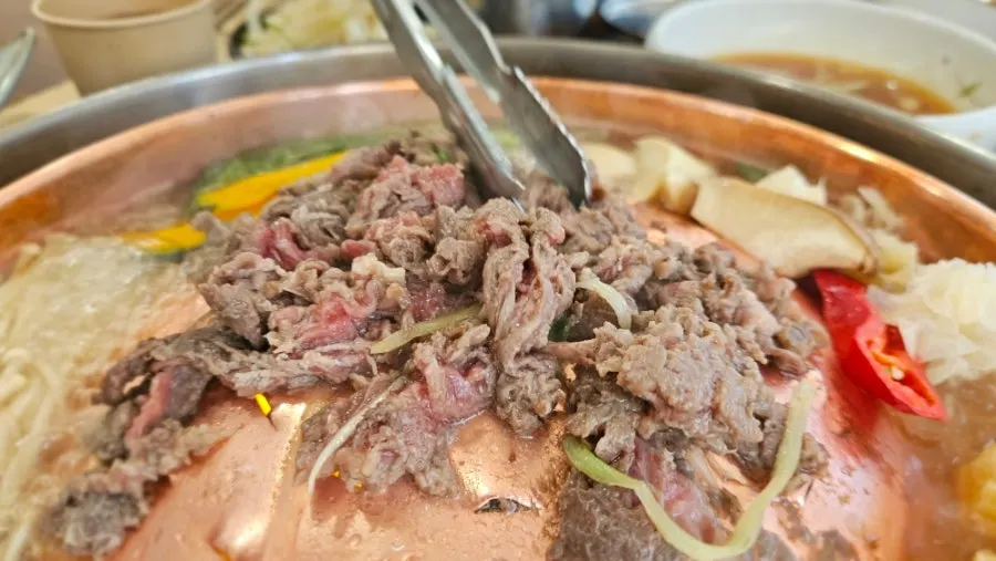 Richer bulgogi broth and vegetables after cooking