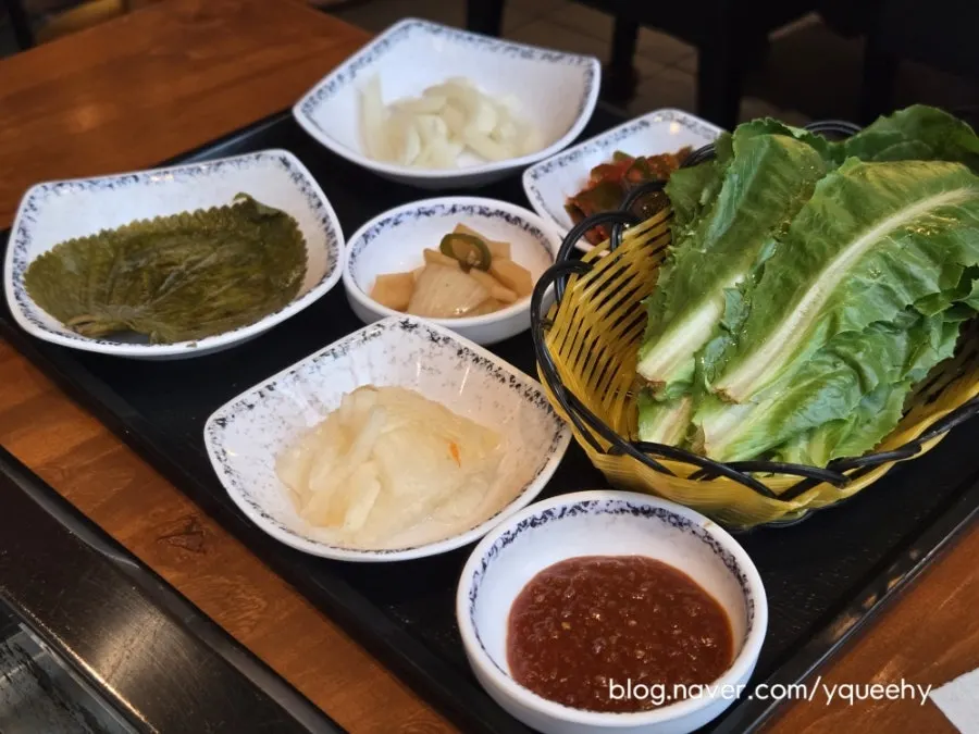 Starter sides and ginger served with eel