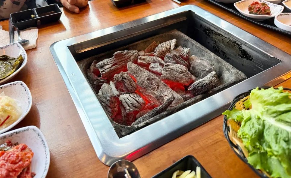 店員が焼いて切ってくれるうなぎ
