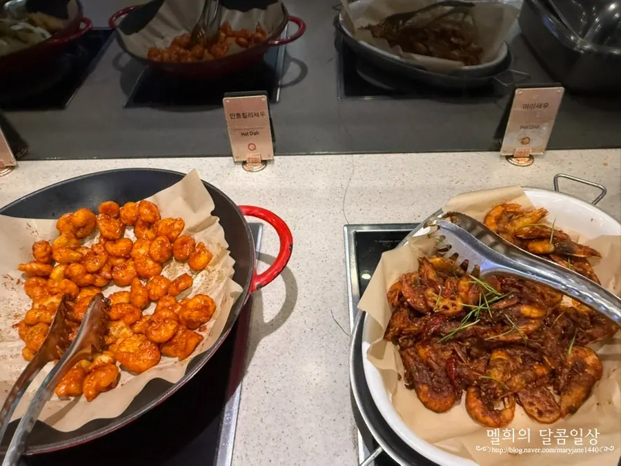 Made-to-order jajangmyeon, jjamppong, udon, and cold soba