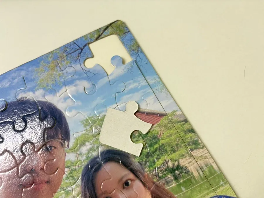 신문지 위로 옮긴 1000피스 퍼즐