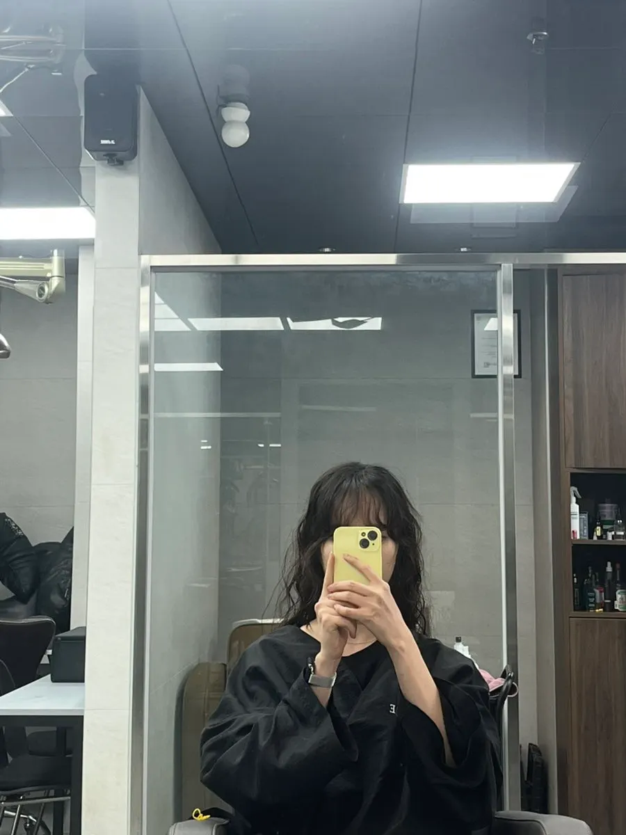 히피펌 완성 후 컬이 살아난 긴 머리