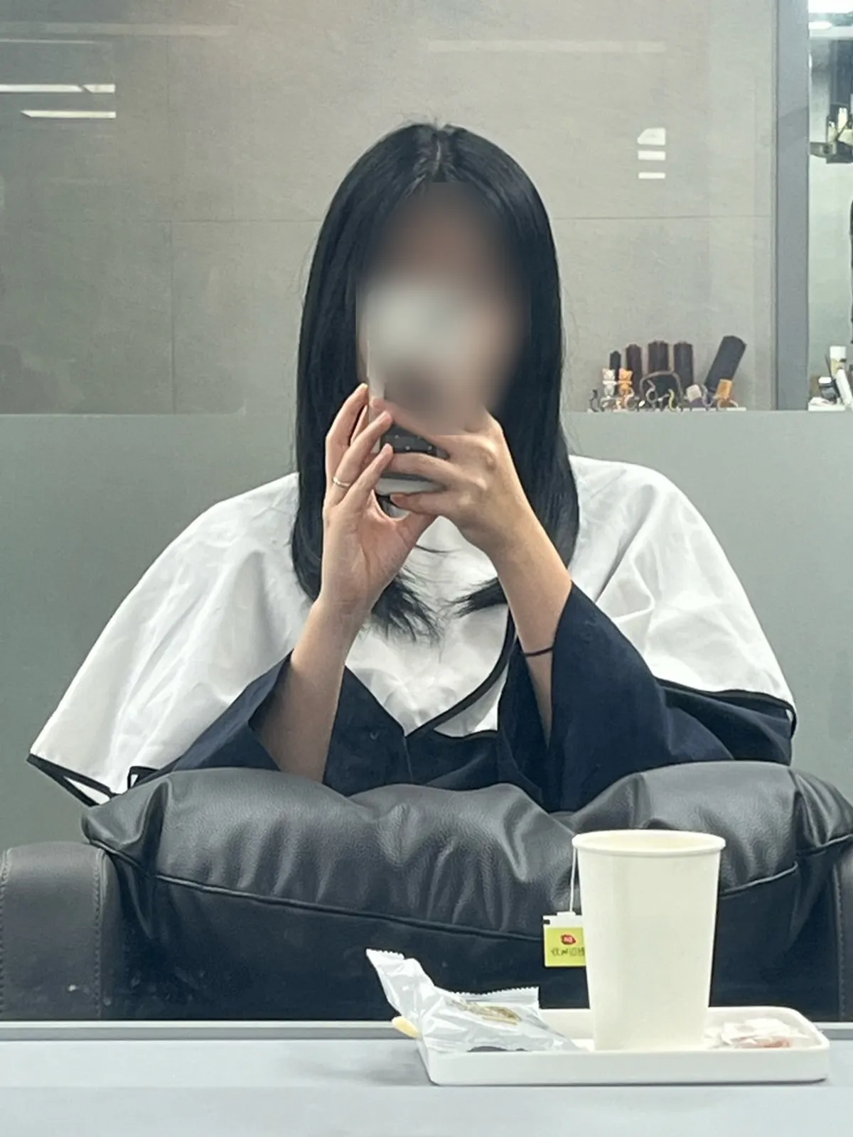 Silky hair after the black dye was finished
