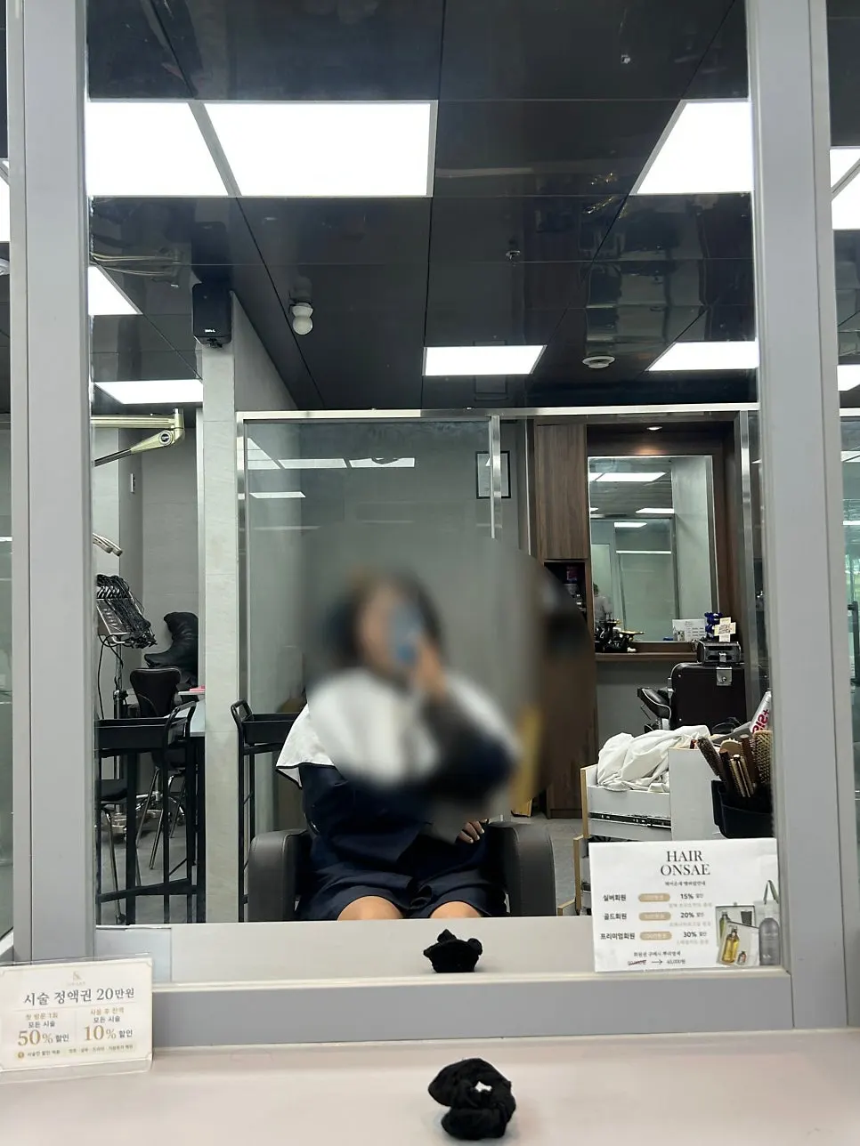 헤어온새에서 커트 받는 모습