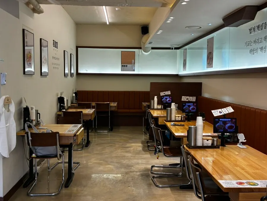 Single seating good for solo dining