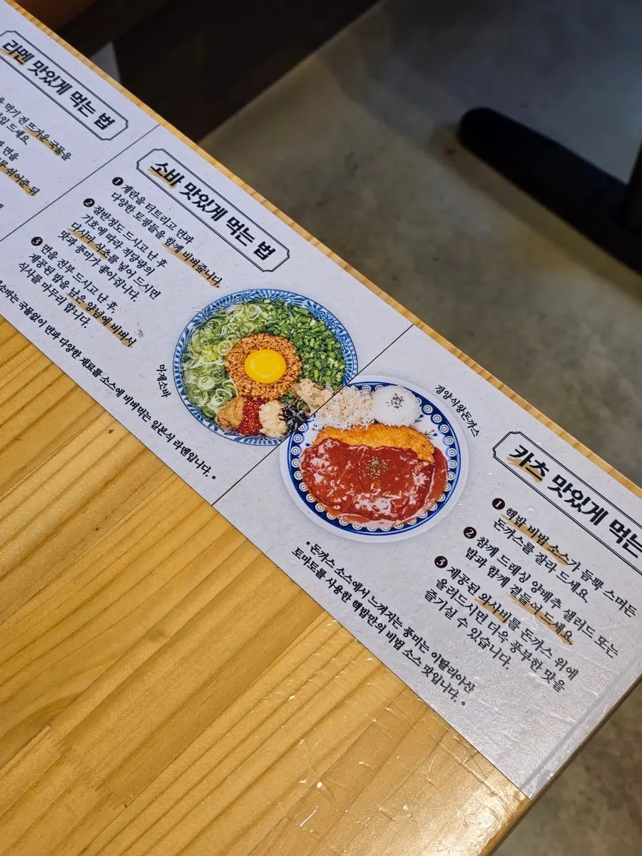 4人席中心の店内テーブル配置