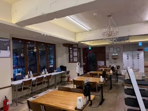 Seating inside Hekbap Kkachisan Branch