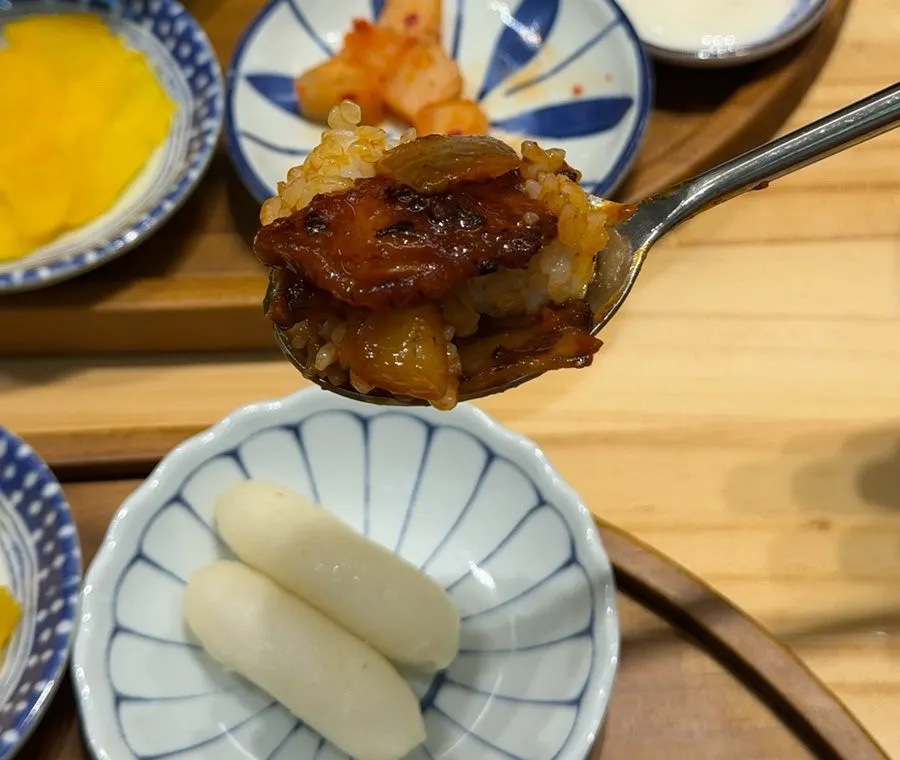 Close-up of the spicy-sweet seasoned pork jowl rice bowl