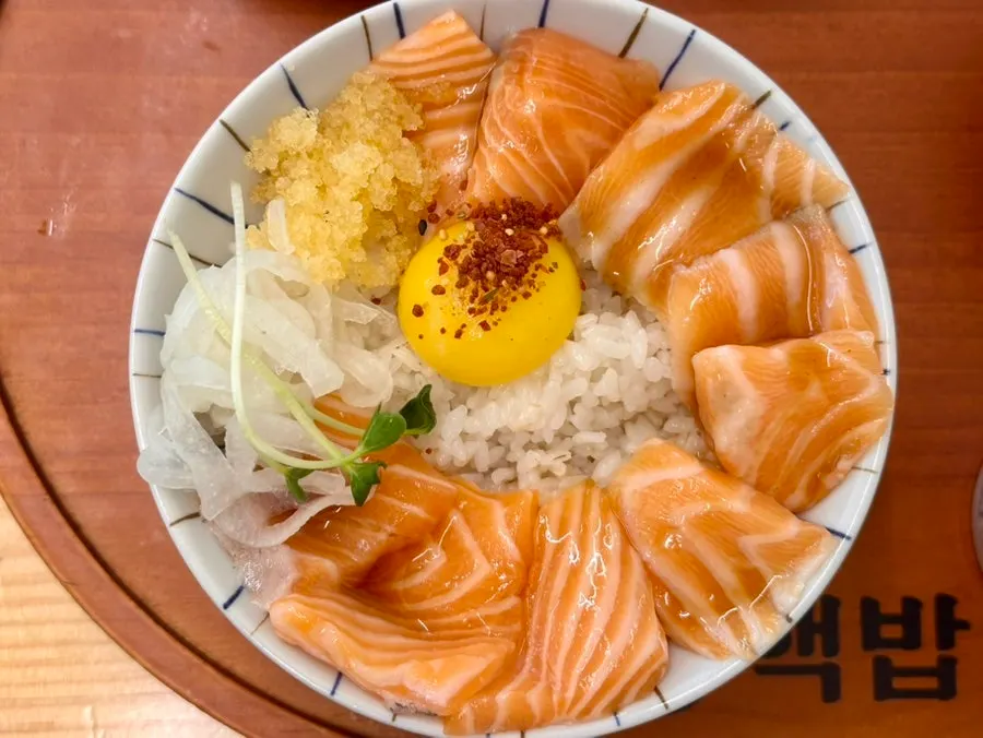 핵밥 까치산점 연어덮밥 사케동