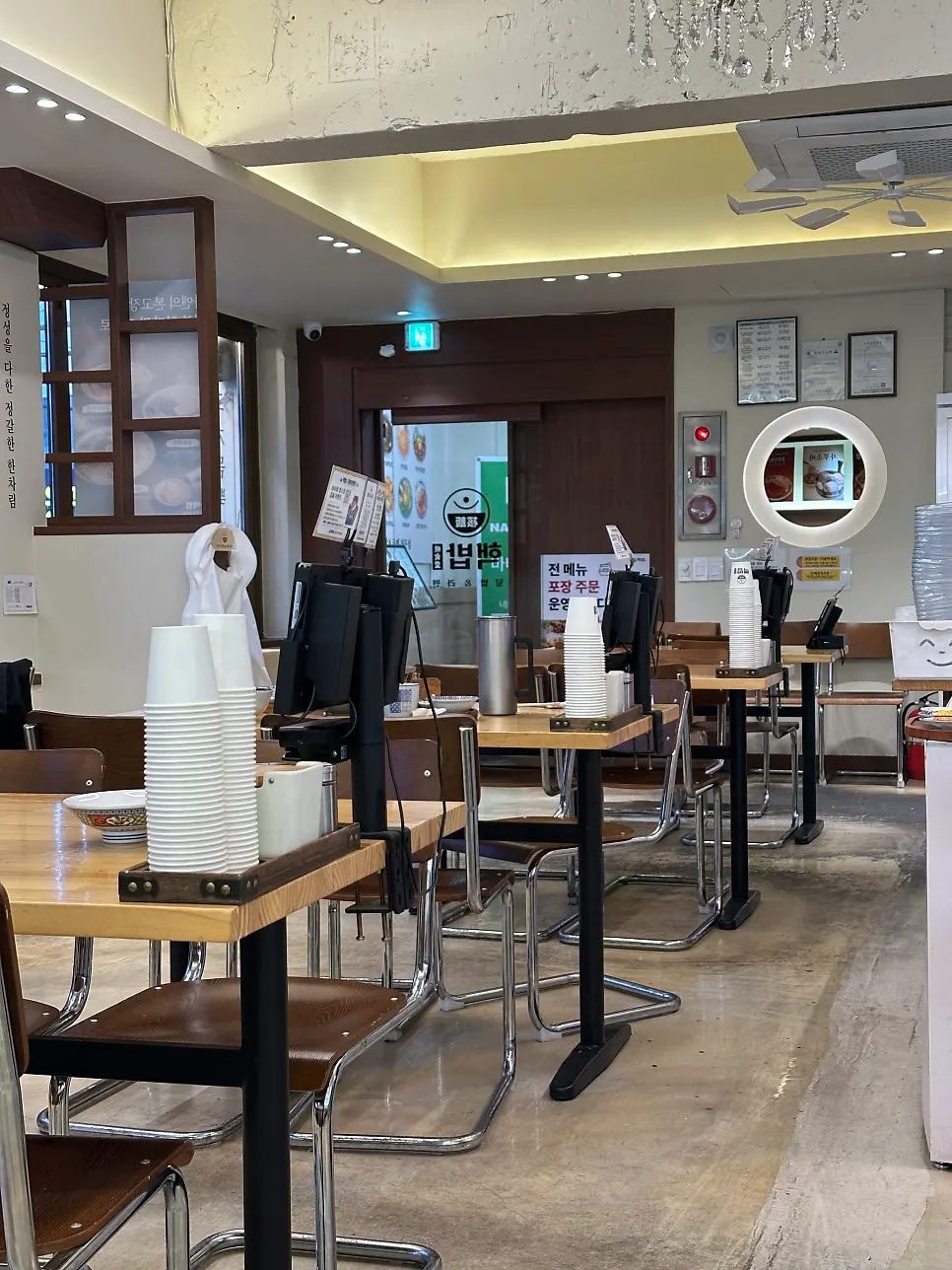 View of table seating at Hekbap Kkachisan Branch