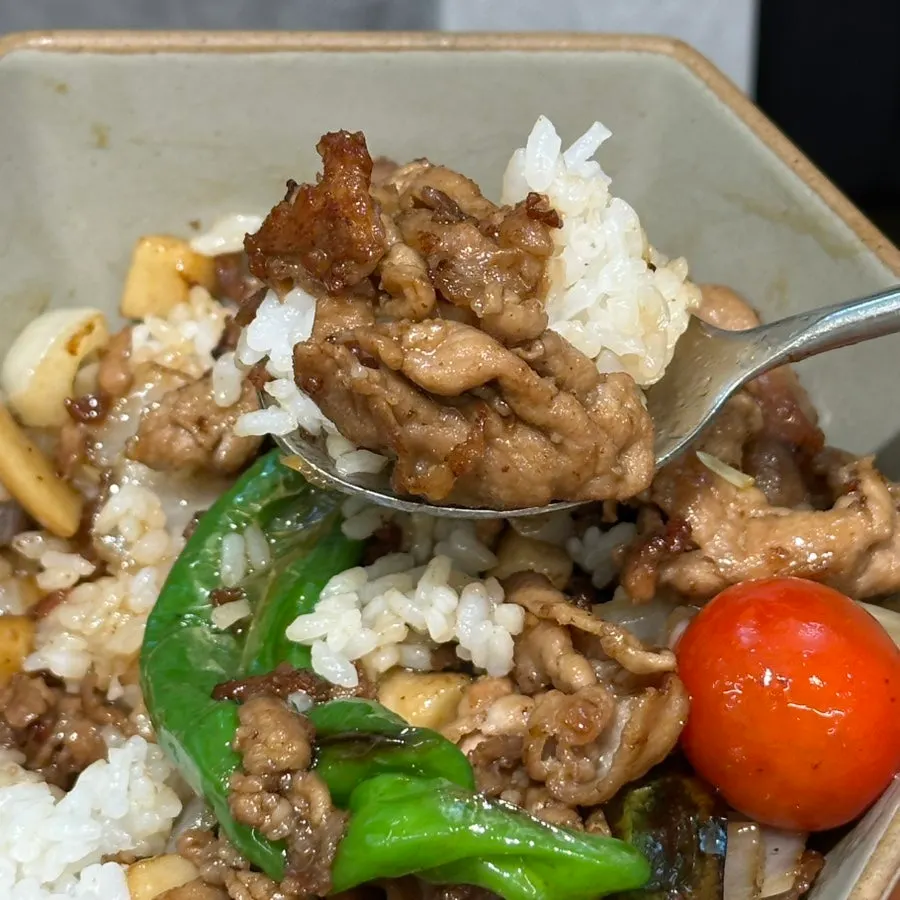 Close-up of the soy-based sauce on the meat-loaded rice bowl
