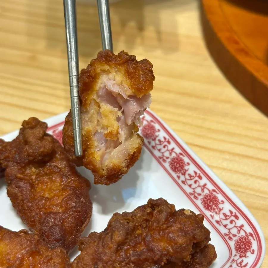 Fried chicken served with mayonnaise sauce