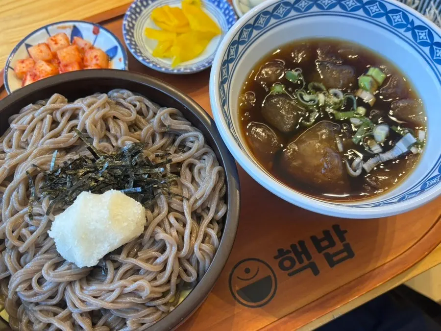 Zaru soba pork cutlet set and pork cutlet curry set on the table