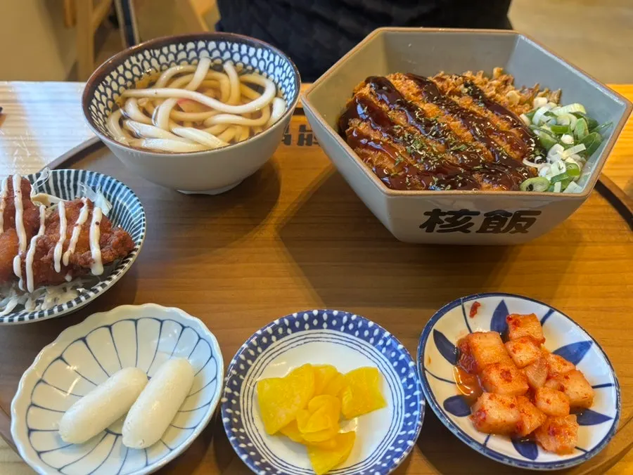 Zaru soba and pork cutlet set composition