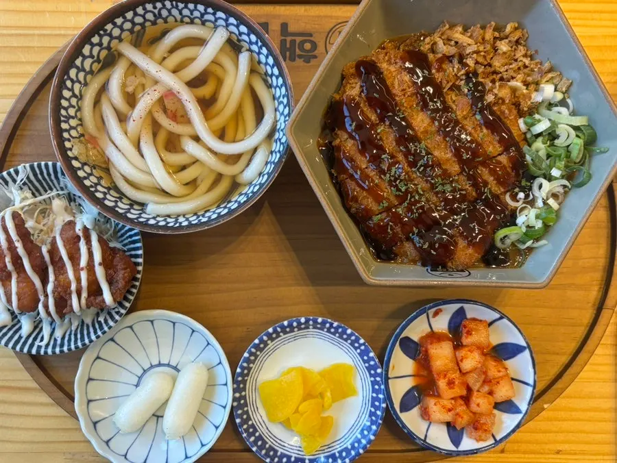Tteok side dish drizzled with honey sauce