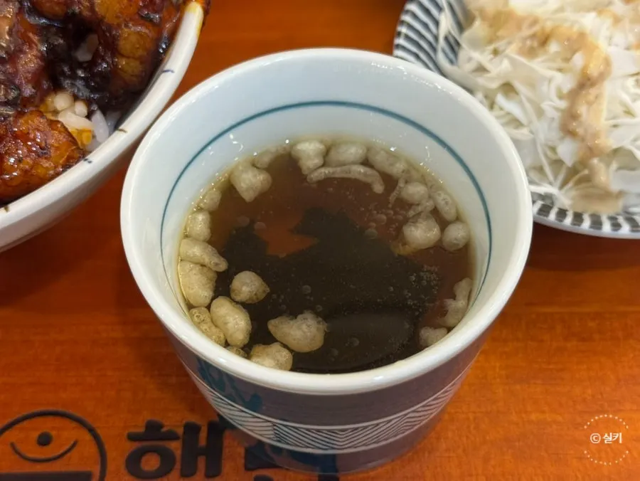 정식 세트의 우동 그릇