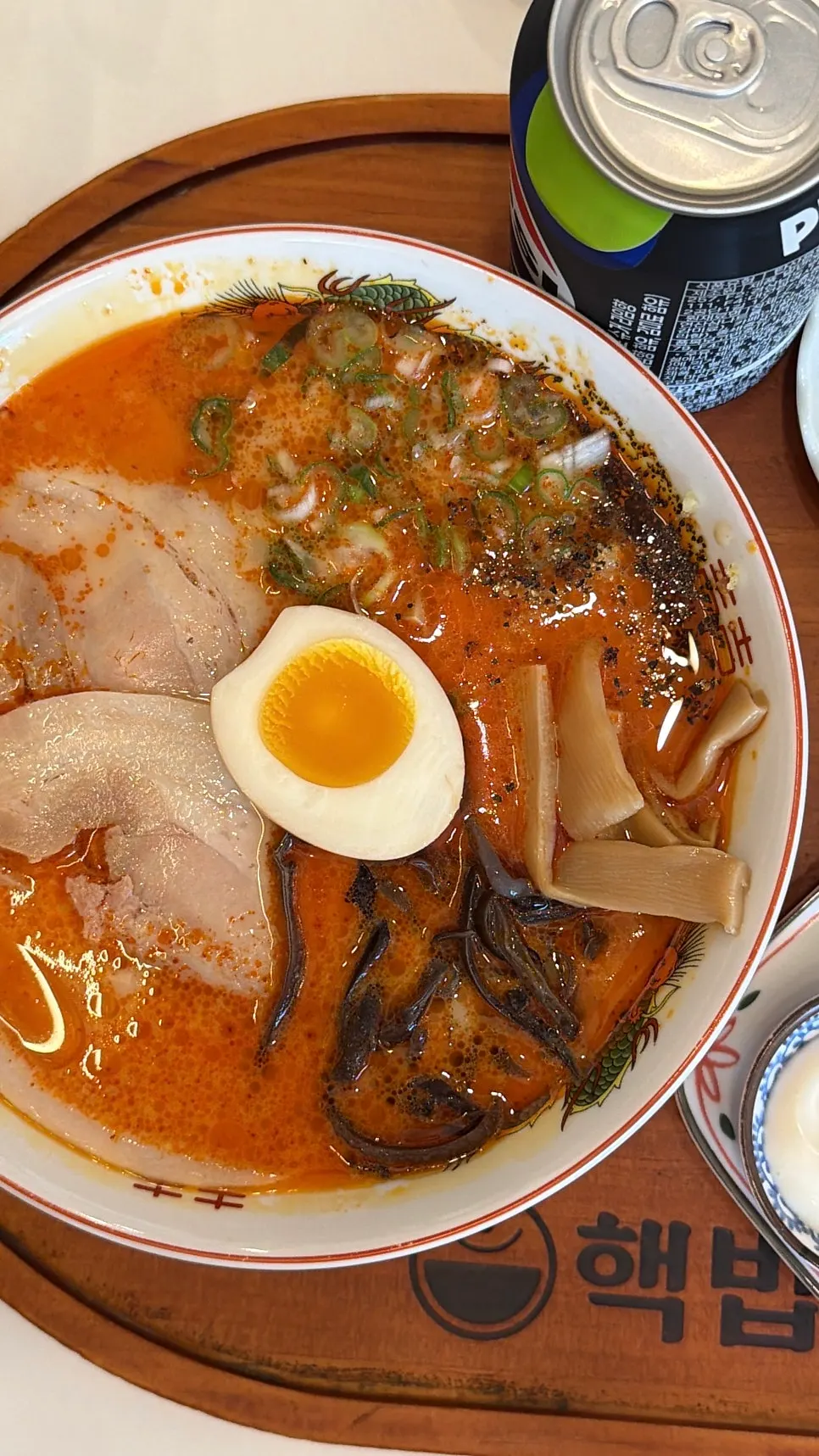 차슈와 간장계란장이 올라간 카라이라멘