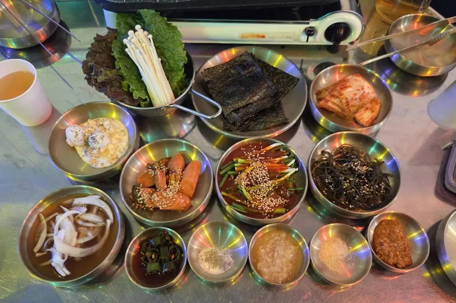 Jabdam’s complimentary side dishes
