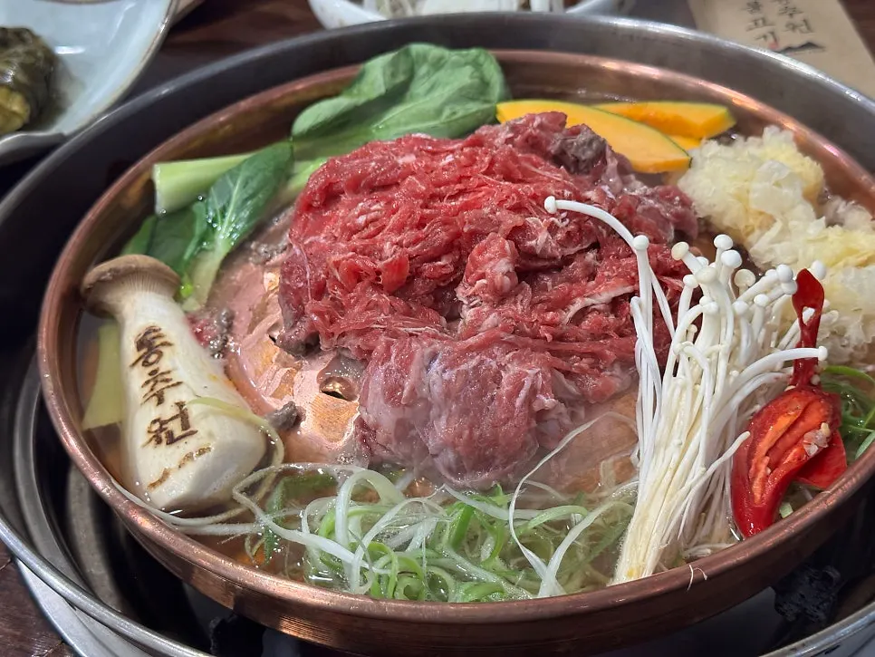 옛날식 한우불고기를 익히는 동판 불판