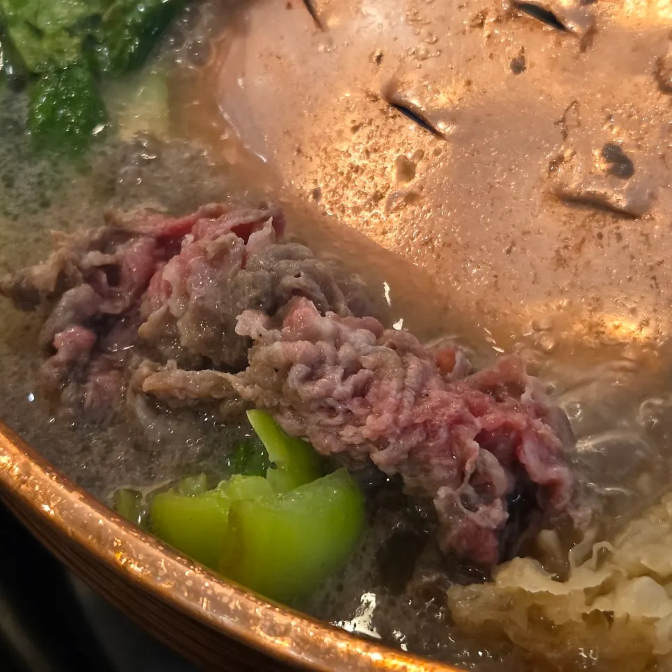 육수에 넣어 끓이는 한우불고기