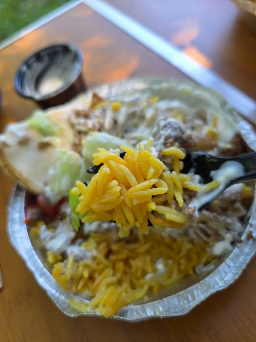Combo platter with chicken and gyro meat together