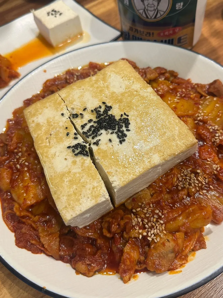 A bar near Yeongdeungpo-gu Office Station with a jeon-pub atmosphere