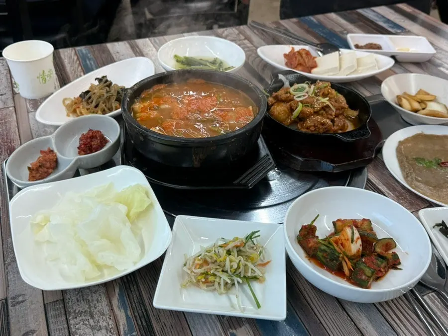 Buckwheat pancake and spicy stir-fried pork side dishes