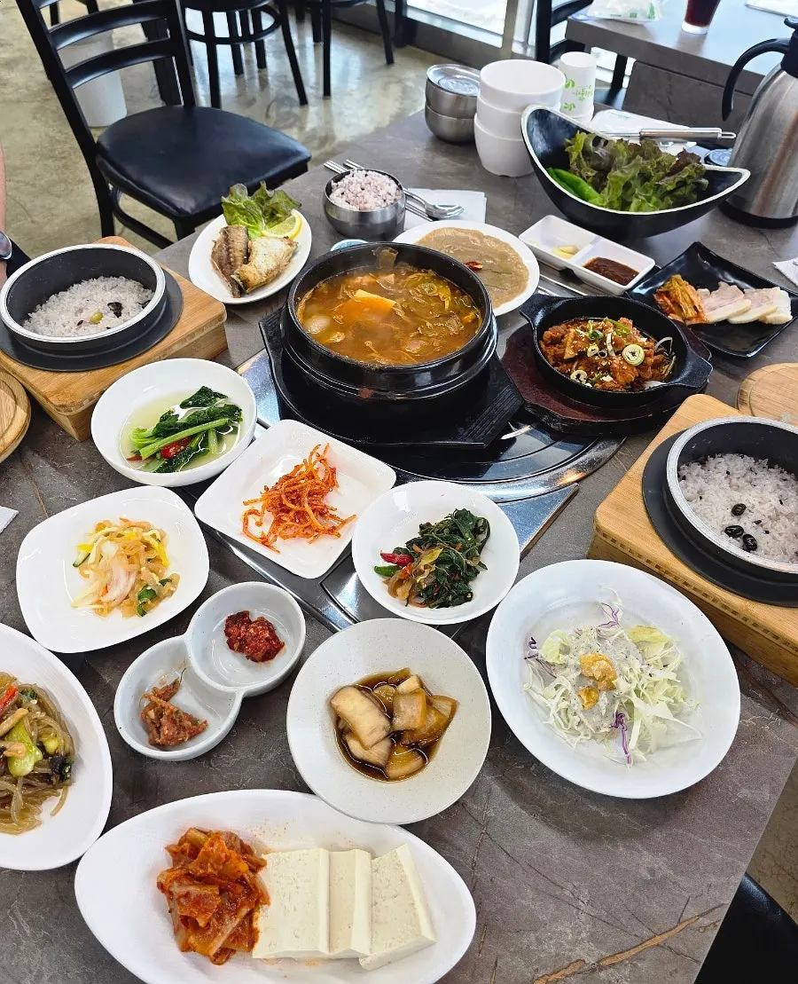 Guide to Jogane Sotbap, a Korean set-meal restaurant