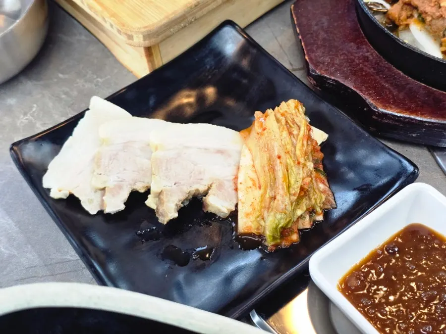 Jogane Sotbap's jeyuk Korean set-meal spread