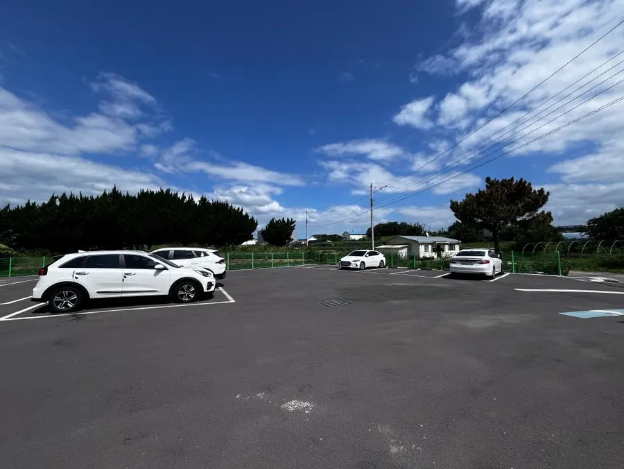 Parking area in front of Jogane Sotbap