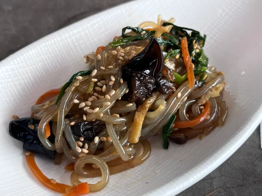 Seasoned mushrooms and salted seafood side dishes