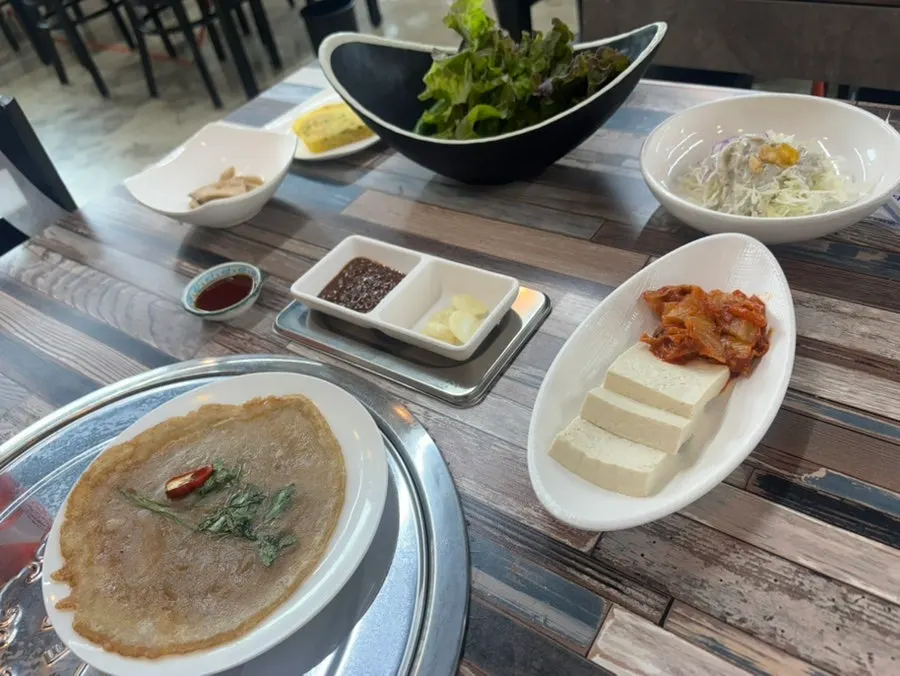 Full spread of banchan for the Jogane Sotbap set menu