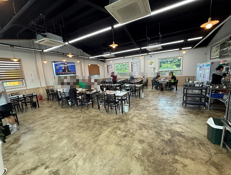 Seating and dining area at Jogane Sotbap