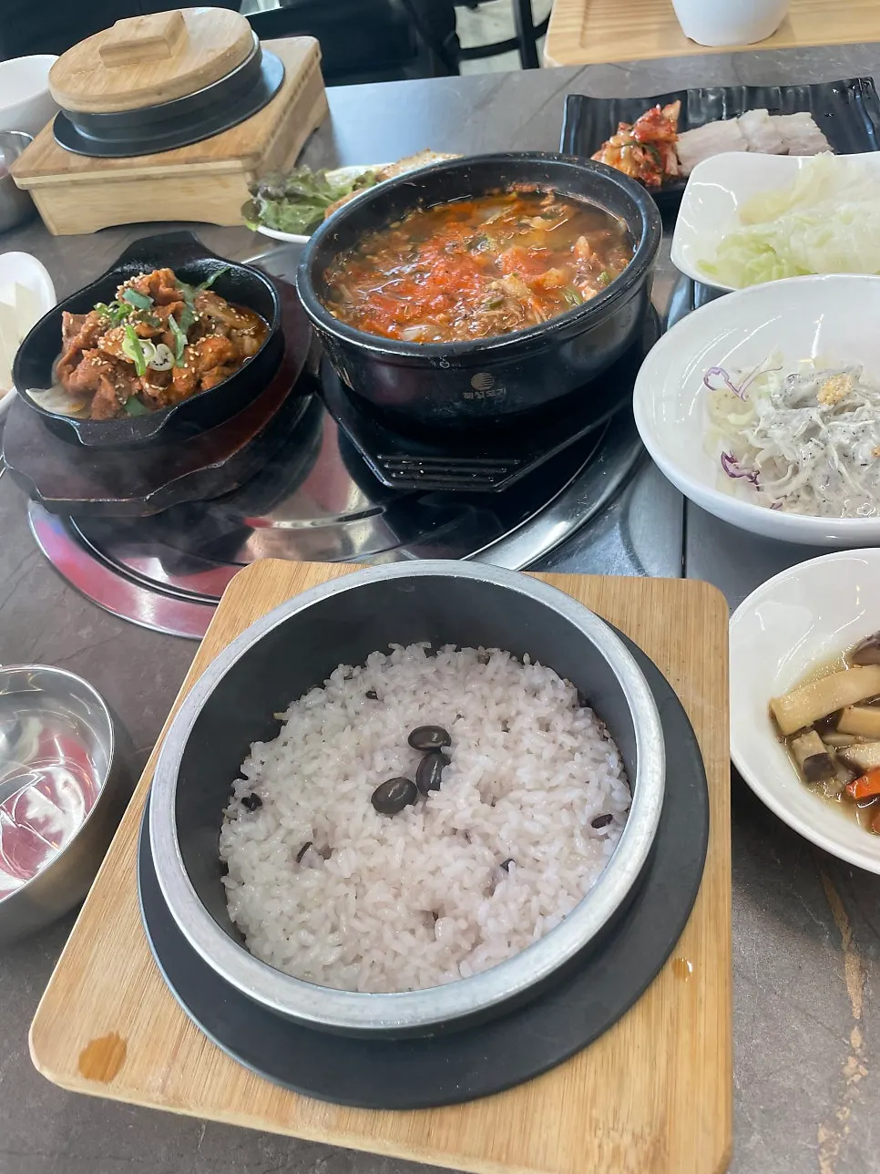 Freshly cooked sotbap with rice scooped out of the pot