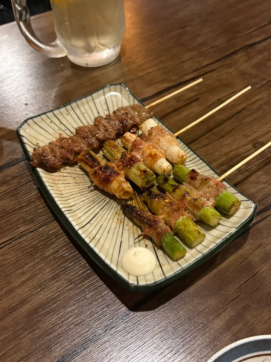 비장탄으로 구운 야키토리 꼬치