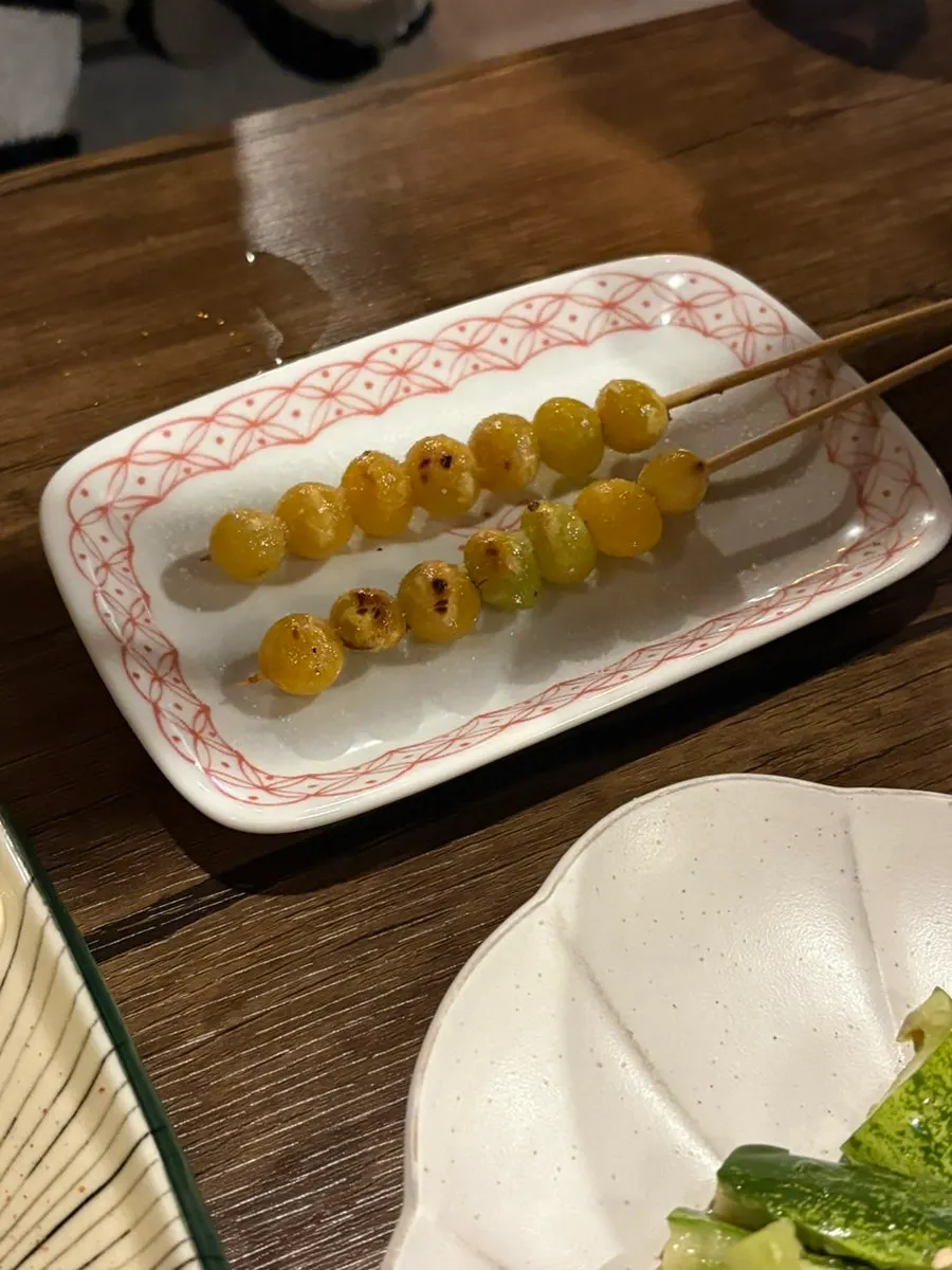 노릇하게 구운 은행 꼬치