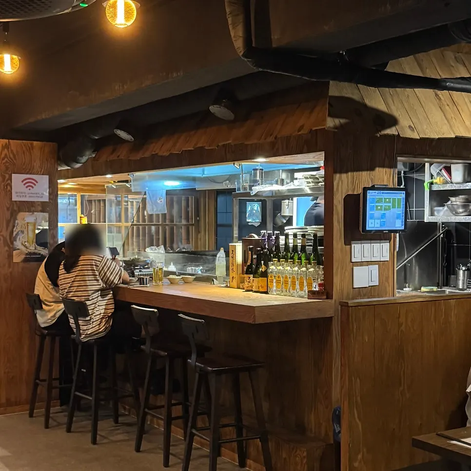 Bar seating at Hamaru Hoegi facing the kitchen