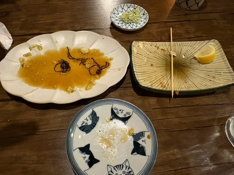 안주를 다 비운 빈 접시