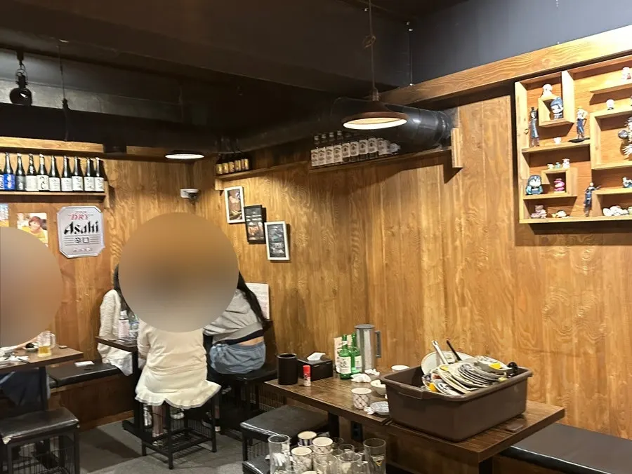 하마루 회기점 매장 내부 테이블석 전경