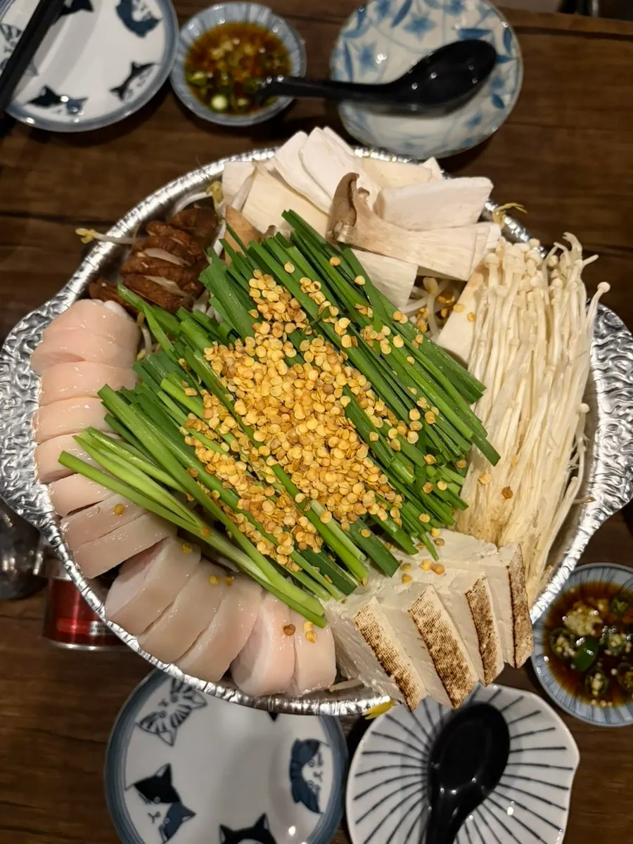 끓이기 전 하마루 모츠나베 상차림