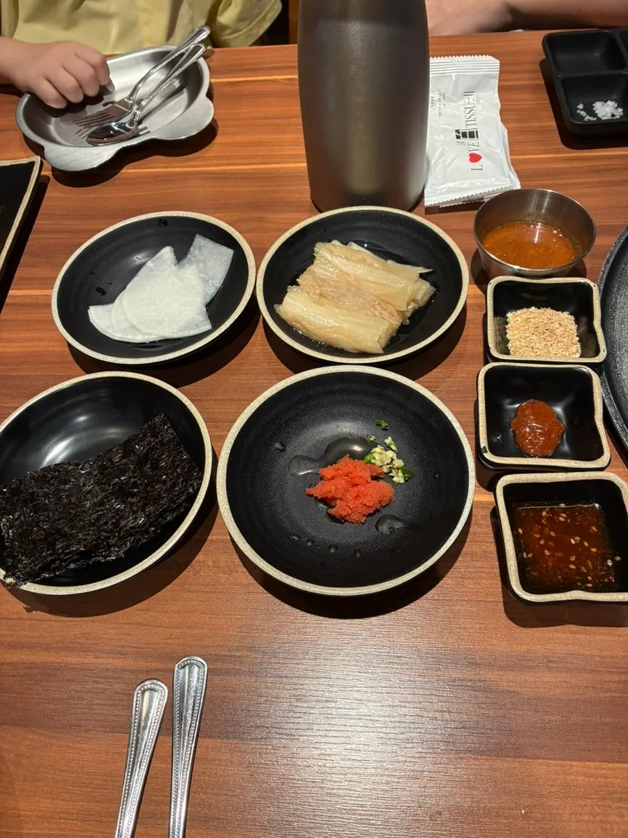 저온 숙성 중인 흑돼지 덩어리