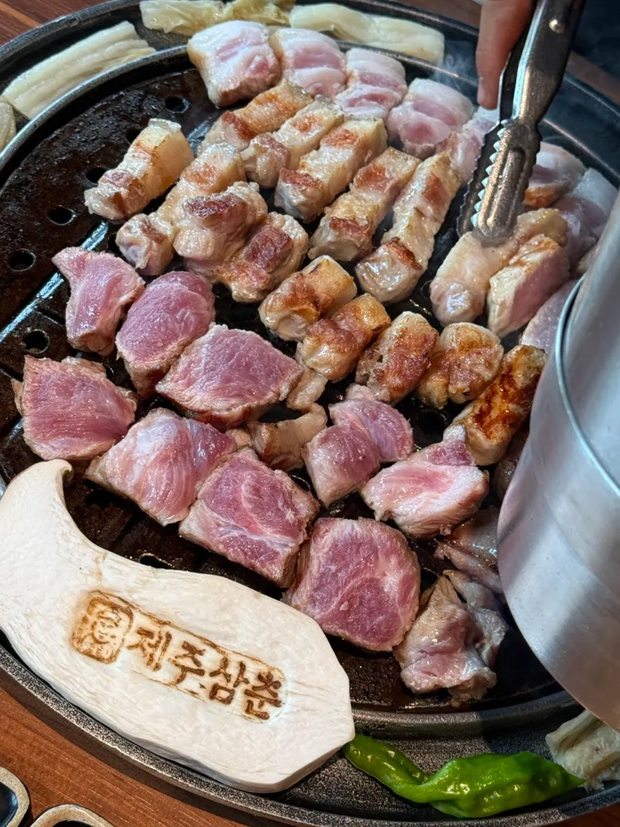 Visiting Jeju Samchun for a Hamdeok black pork meal