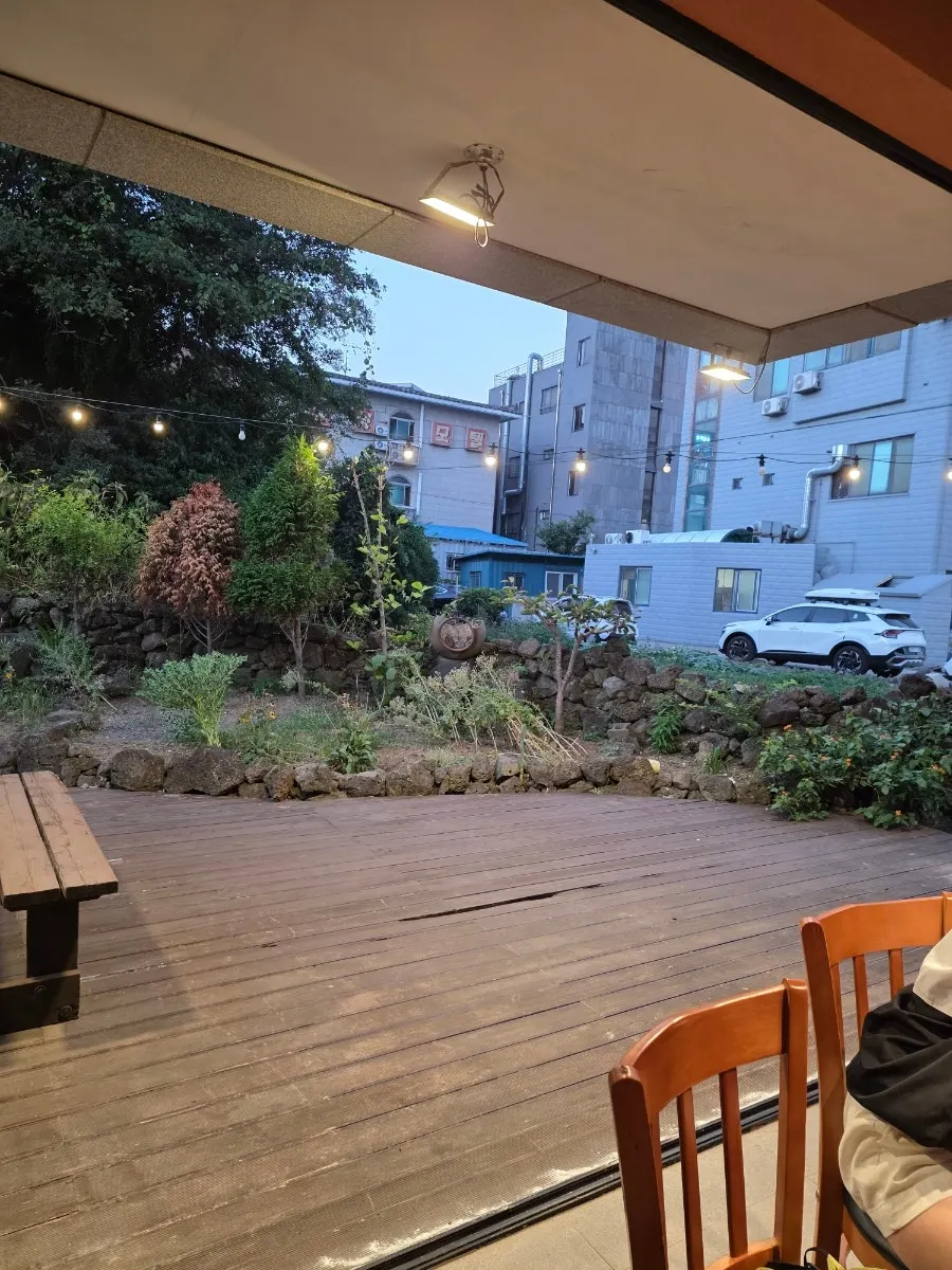 제주삼춘 함덕해수욕장 흑돼지 입구 모습