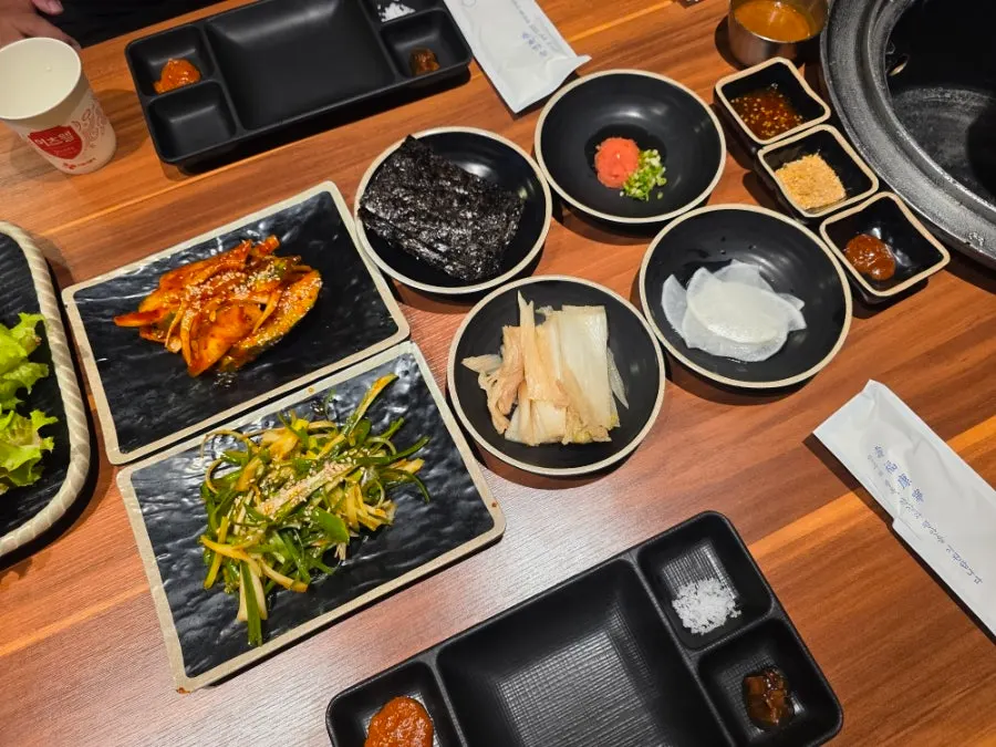 Table setting prepared by staff at Jeju Samchun