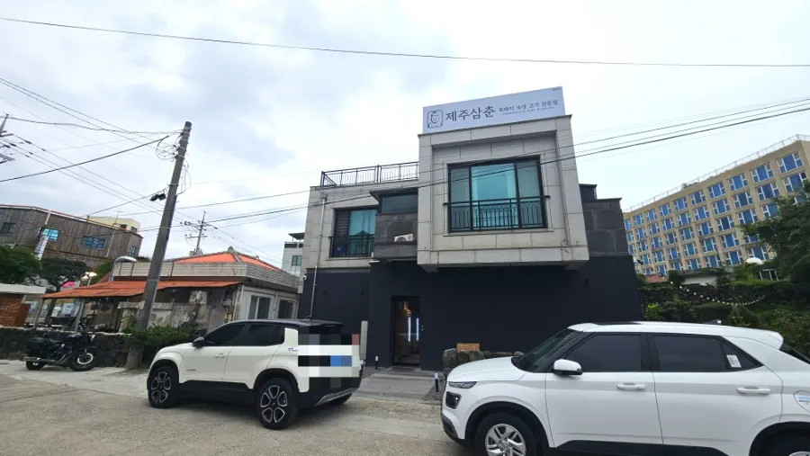 Exterior of Jeju Samchun, 3 minutes on foot from Hamdeok Beach