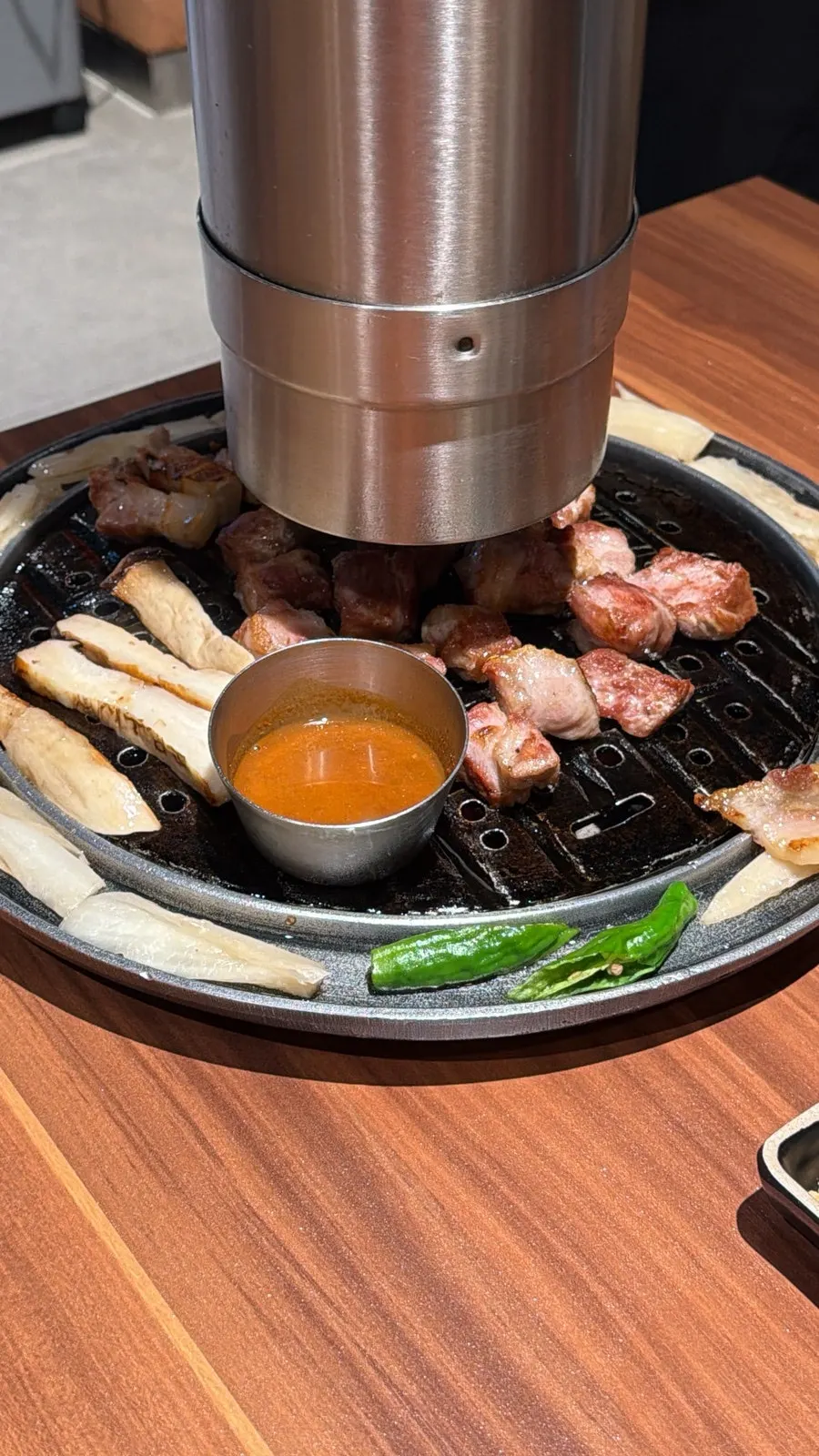 한라산 순한 소주와 흑돼지 상차림