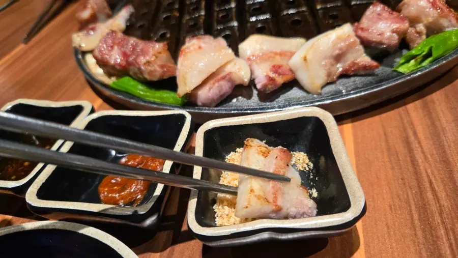 Hamdeok black pork with pollack roe and seaweed pairing, and cold noodles, at Jeju Samchun