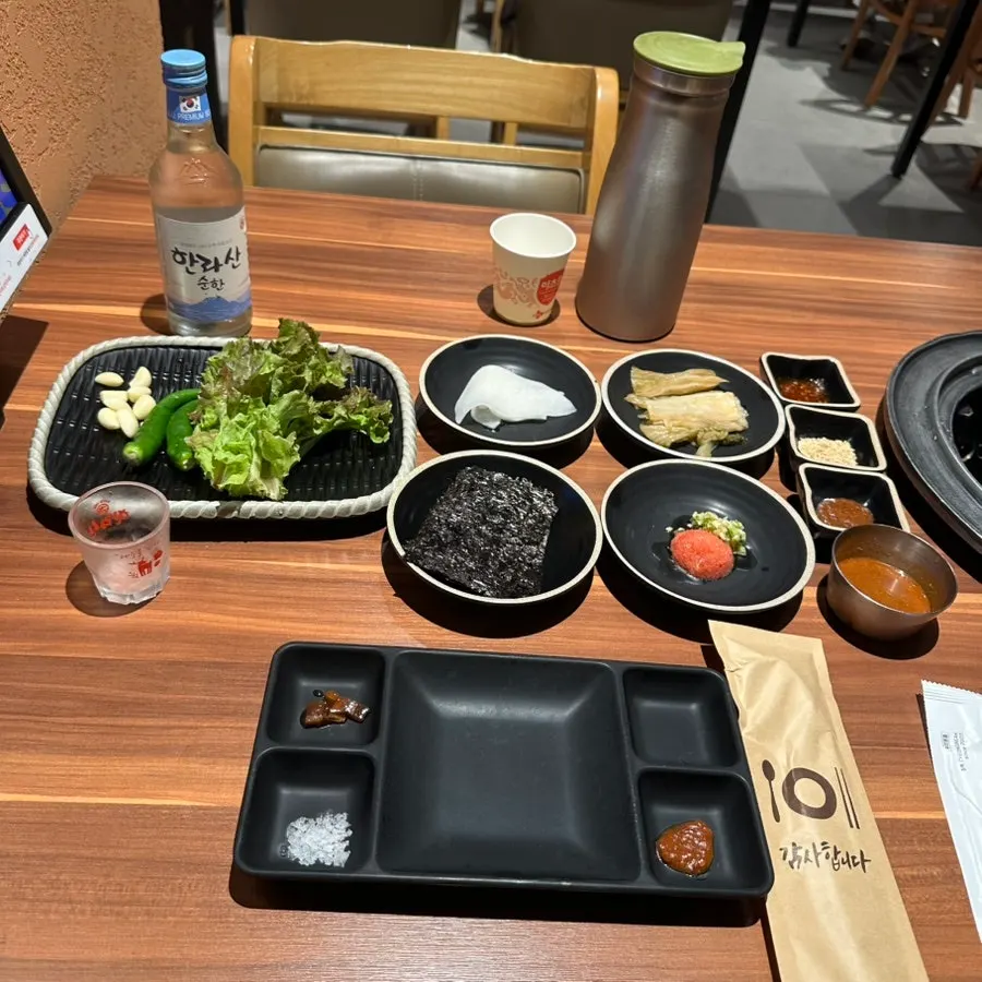 Basic side dish spread at Jeju Samchun