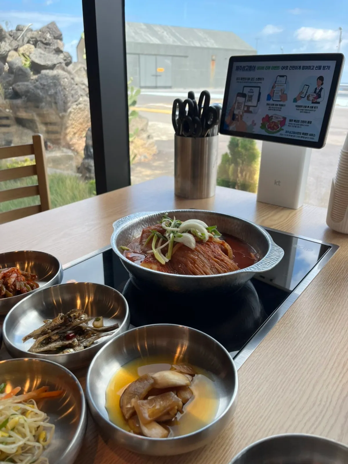 A full spread of godeungeo ssambap at Jeju Seom Godeungeo Ssambap in Hamdeok