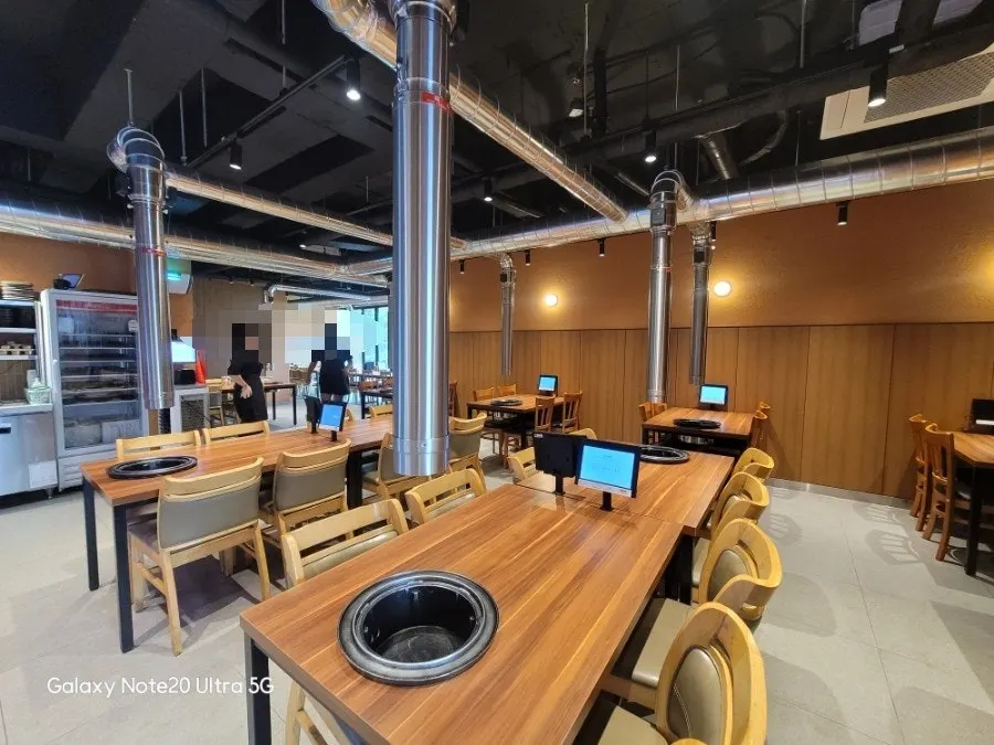 Window seat with open folding door at Jeju Samchun Hamdeok branch